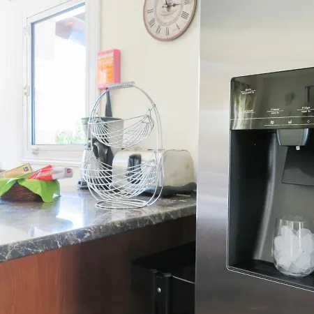 Luxury Spacious With Heated Swimming Pool *