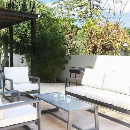Βίλα Luxury Spacious With Heated Swimming Pool *