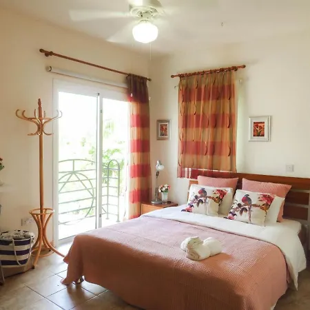 Luxury Spacious With Heated Swimming Pool * Paralimni