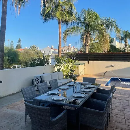 Βίλα Luxury Spacious With Heated Swimming Pool *