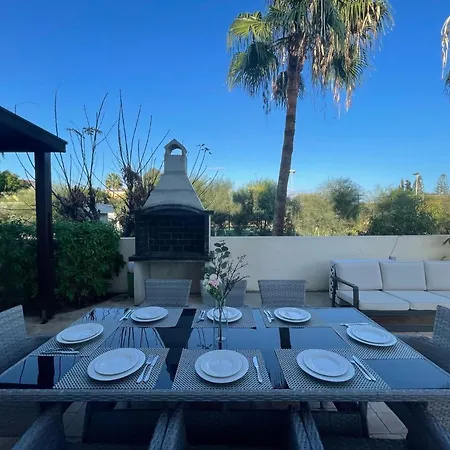 Luxury Spacious With Heated Swimming Pool Villa Paralimni