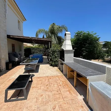 Villa Luxury Spacious With Heated Swimming Pool Paralimni