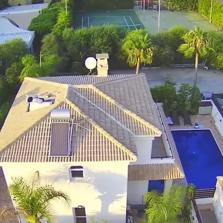 Villa Luxury Spacious With Heated Swimming Pool Paralimni