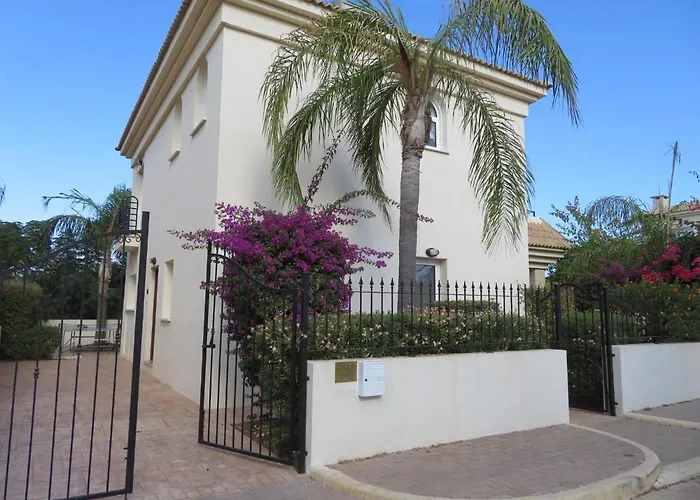 فيلة Luxury Spacious With Heated Swimming Pool