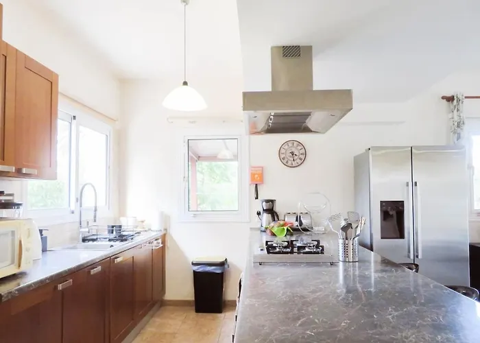 Luxury Spacious With Heated Swimming Pool فيلة باراليمني