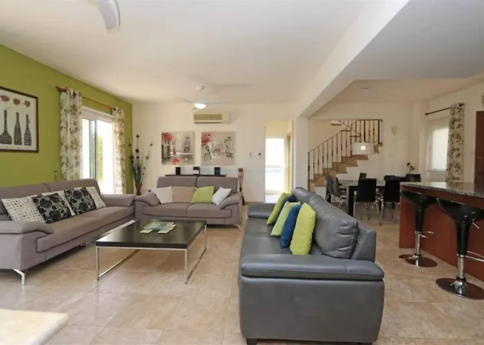 Luxury Spacious With Heated Swimming Pool باراليمني