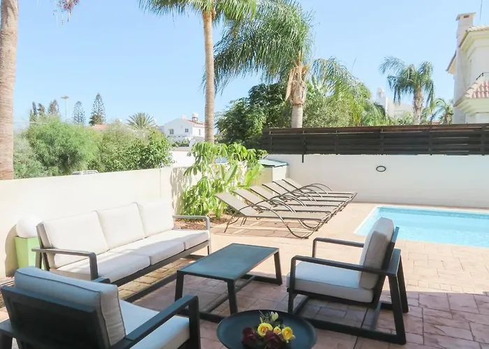 Luxury Spacious With Heated Swimming Pool فيلة *