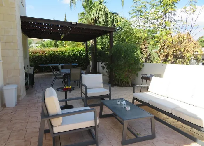 Luxury Spacious With Heated Swimming Pool