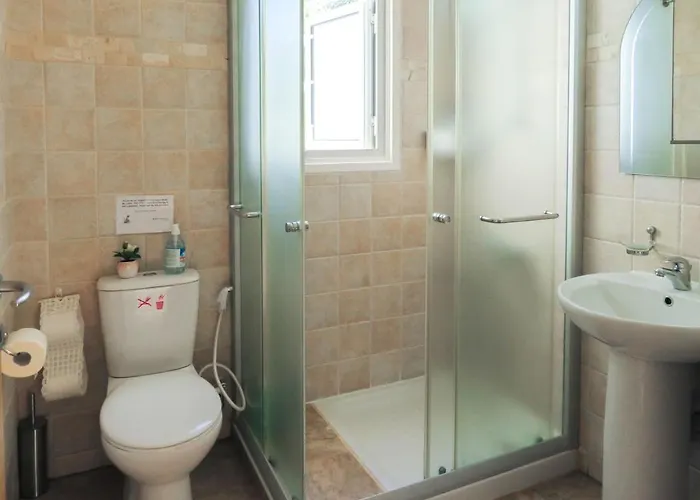 Luxury Spacious With Heated Swimming Pool *