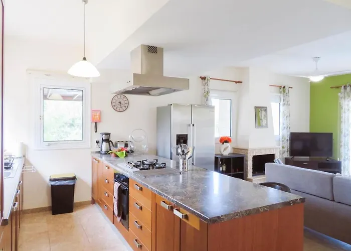 Luxury Spacious With Heated Swimming Pool فيلة باراليمني