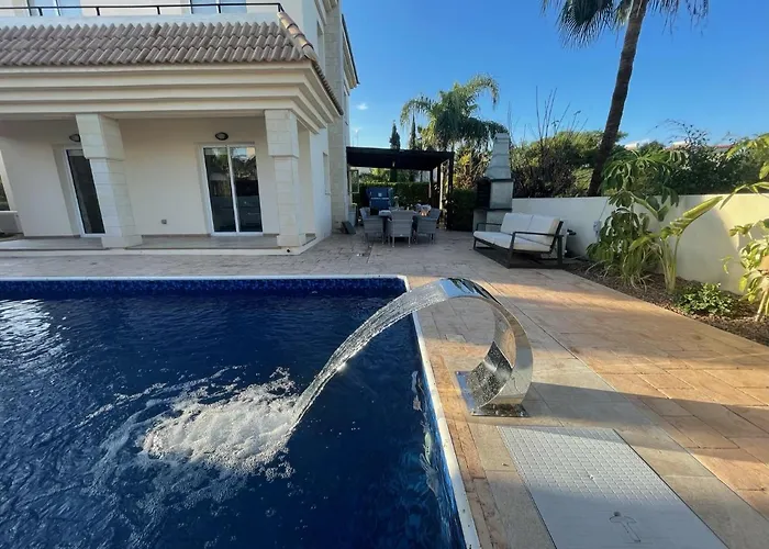 فيلة Luxury Spacious With Heated Swimming Pool *