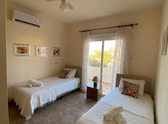 Luxury Spacious With Heated Swimming Pool