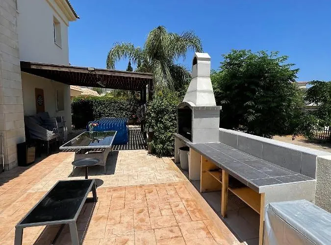 فيلة Luxury Spacious With Heated Swimming Pool باراليمني