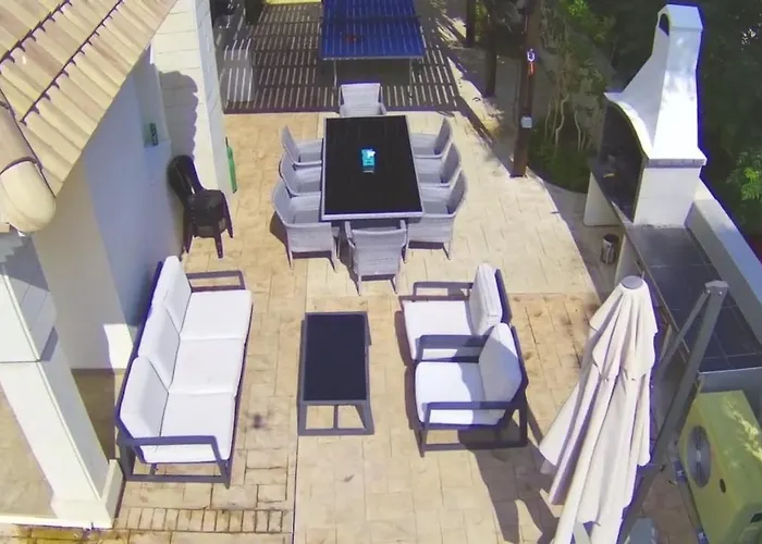 فيلة Luxury Spacious With Heated Swimming Pool باراليمني