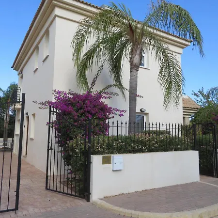 Villa Luxury Spacious With Heated Swimming Pool