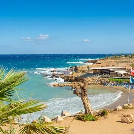 Luxury Spacious With Heated Swimming Pool *