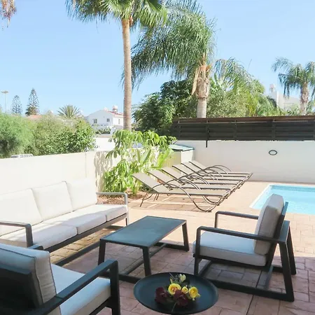 Luxury Spacious With Heated Swimming Pool Villa *