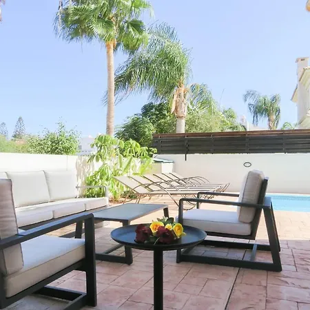 Luxury Spacious With Heated Swimming Pool