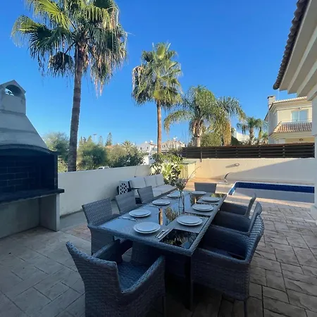 Luxury Spacious With Heated Swimming Pool