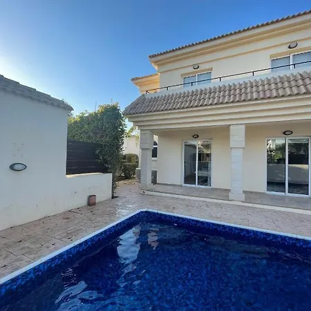 Luxury Spacious With Heated Swimming Pool Villa