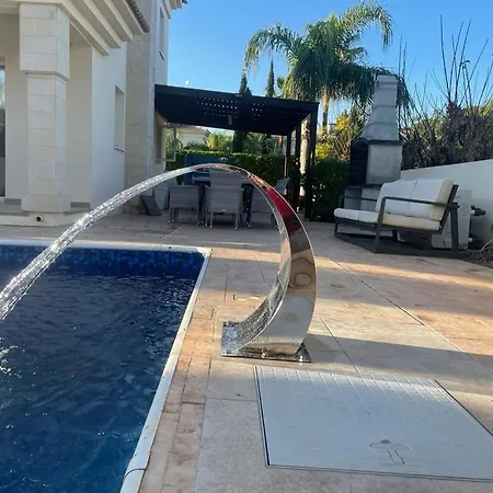 Luxury Spacious With Heated Swimming Pool * Paralimni