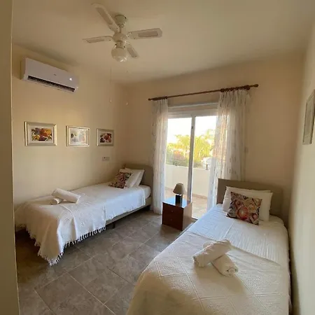 Luxury Spacious With Heated Swimming Pool