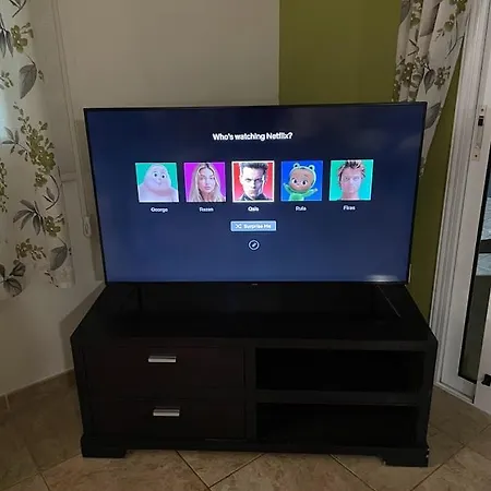 Luxury Spacious With Heated Swimming Pool 别墅 *