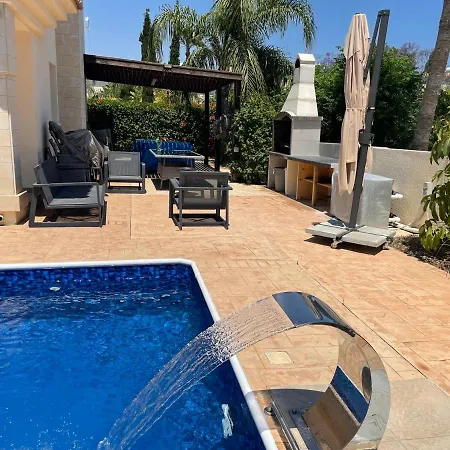 Luxury Spacious With Heated Swimming Pool