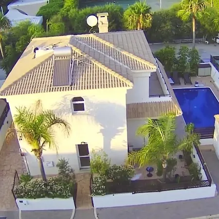 빌라 Luxury Spacious With Heated Swimming Pool