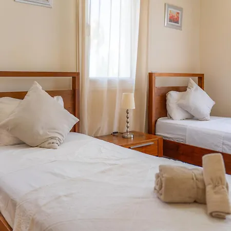Luxury Spacious With Heated Swimming Pool 别墅