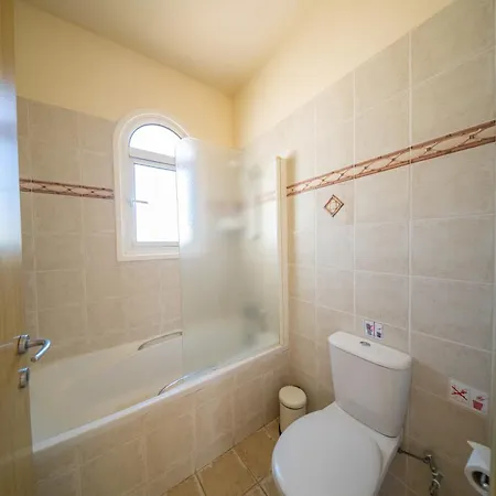 别墅 Luxury Spacious With Heated Swimming Pool 帕拉利米尼