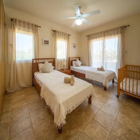 Luxury Spacious With Heated Swimming Pool
