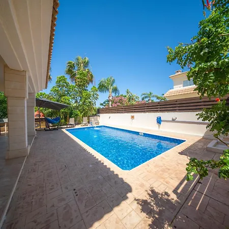 Luxury Spacious With Heated Swimming Pool 别墅 帕拉利米尼