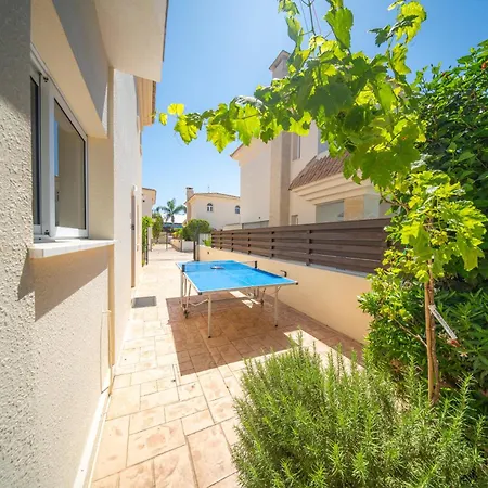 Luxury Spacious With Heated Swimming Pool 别墅 *