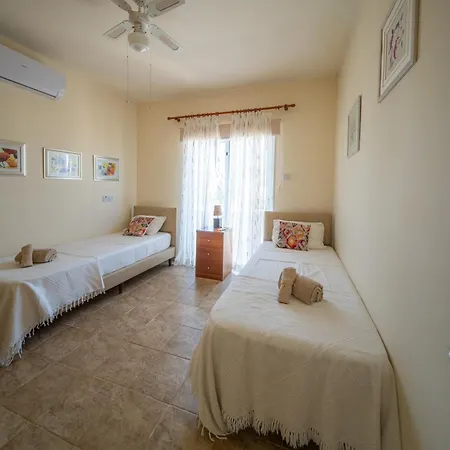 Luxury Spacious With Heated Swimming Pool 别墅
