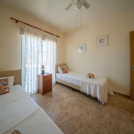 Luxury Spacious With Heated Swimming Pool *