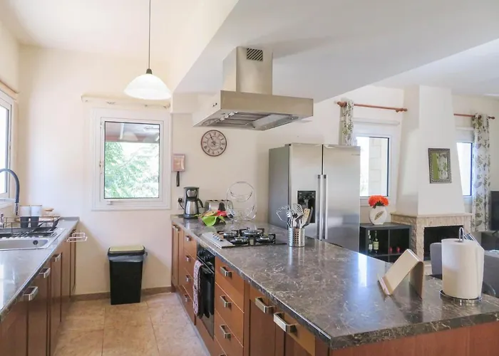 Luxury Spacious With Heated Swimming Pool *