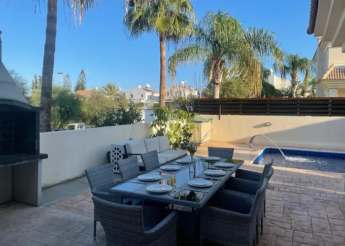 Villa Luxury Spacious With Heated Swimming Pool *