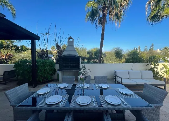 Luxury Spacious With Heated Swimming Pool Villa Paralimni