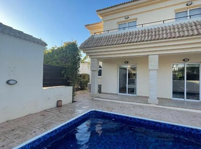 Luxury Spacious With Heated Swimming Pool Villa