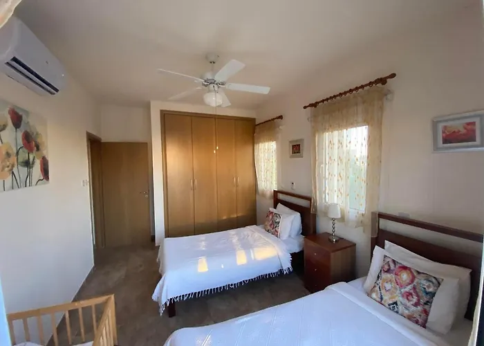 빌라 Luxury Spacious With Heated Swimming Pool 파라림니