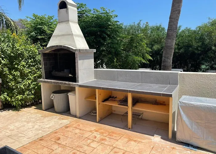 Luxury Spacious With Heated Swimming Pool *