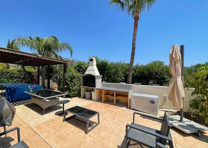 Luxury Spacious With Heated Swimming Pool * Paralimni